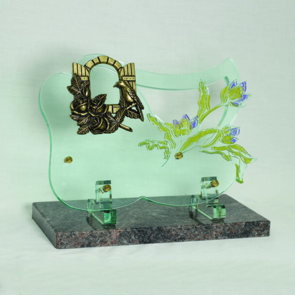 Plaque funéraire fleurs et fenêtre