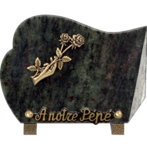 Plaque funéraire en granit vert bronze main tenant des roses
