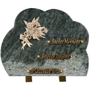 Plaque funéraire en granit vert gravure bouquet de fleurs